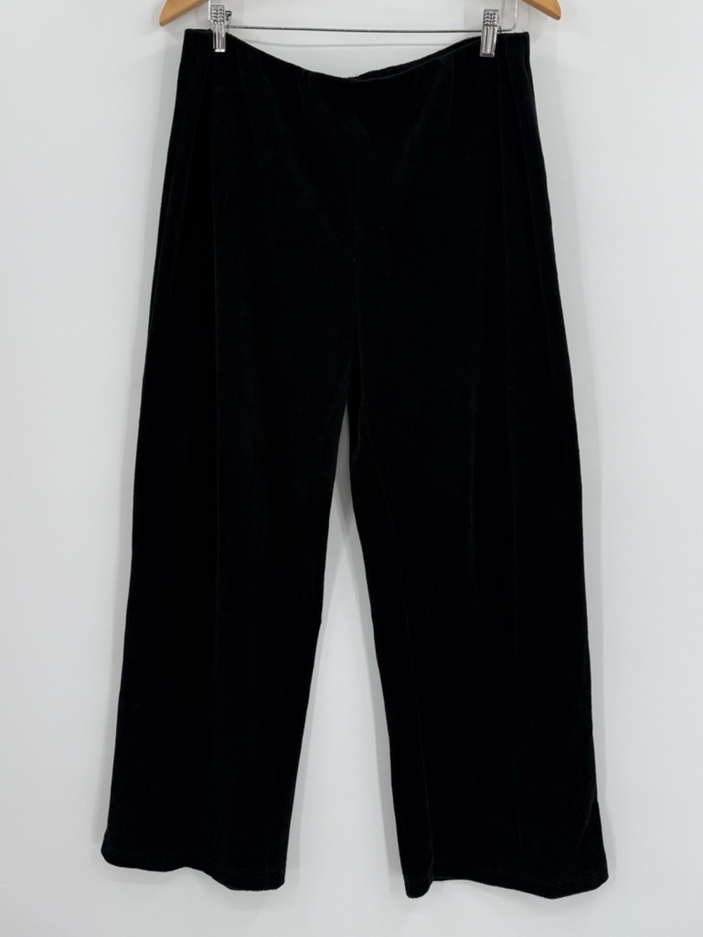 ✦ Crabtree & Evelyn Everyday Luxury Velour Smoking Jacket Set | Black | Large - Picture 5 of 7